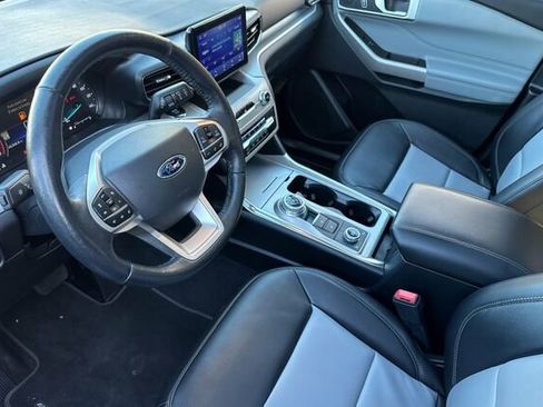 Certified 2022 Ford Explorer XLT w/ Equipment Group 202A image 7