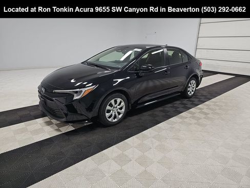Used 2024 Toyota Corolla LE FWD image 3