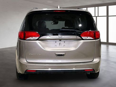 Used 2018 Chrysler Pacifica Touring-L Plus w/ Advanced Safetytec Group FWD image 5