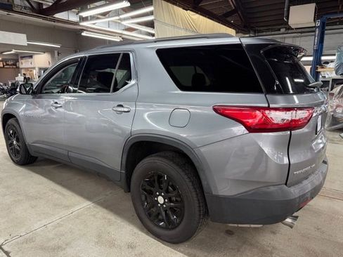 Used 2019 Chevrolet Traverse LT image 2
