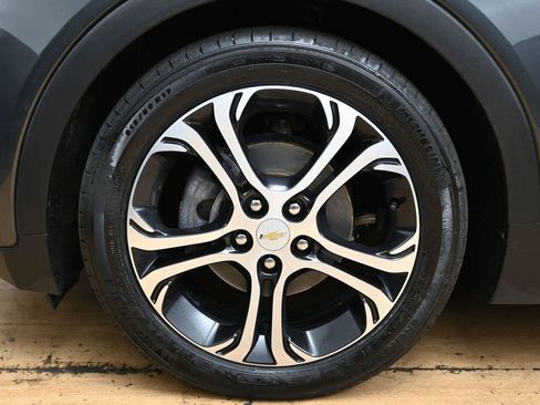 Used 2018 Chevrolet Bolt Premier w/ Driver Confidence II Package image 9