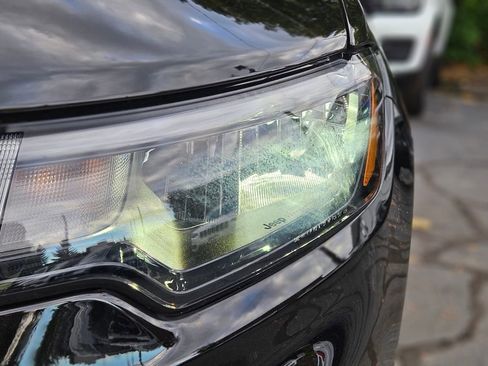 New 2025 Jeep Compass Limited w/ Sun & Sound Group image 9