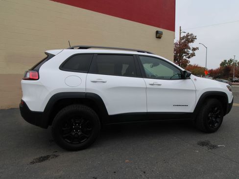 Used 2019 Jeep Cherokee Trailhawk image 14