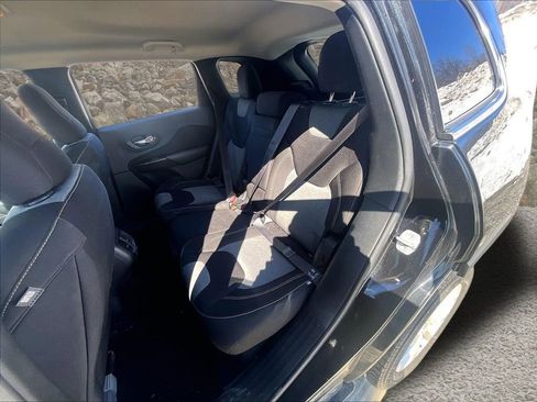 Used 2014 Jeep Cherokee Latitude w/ Comfort/Convenience Group image 23