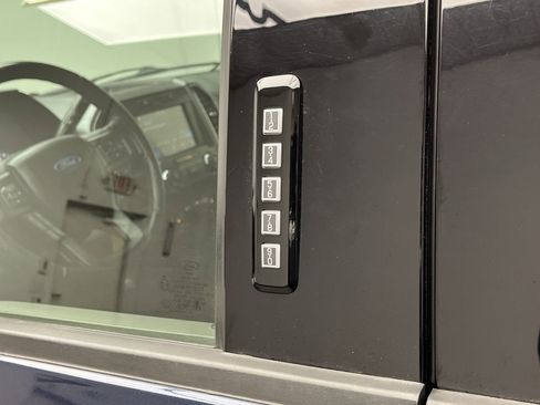 Used 2019 Ford F150 XLT w/ Equipment Group 302A Luxury AWD/4WD image 9
