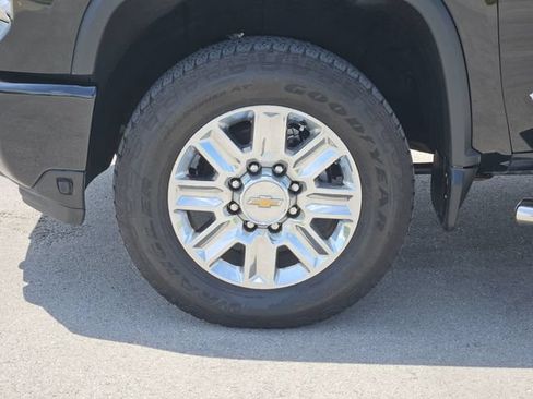 Used 2024 Chevrolet Silverado 2500 High Country w/ Technology Package AWD/4WD image 13