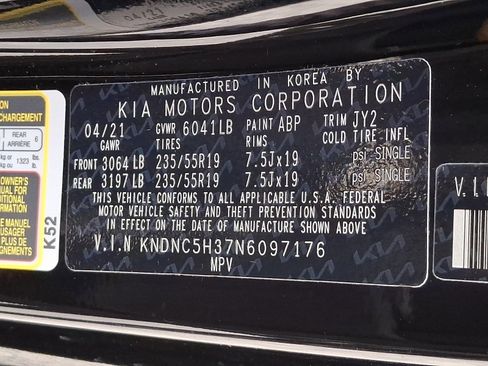 Used 2022 Kia Carnival EX image 28