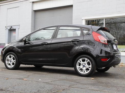 Used 2015 Ford Fiesta SE image 8
