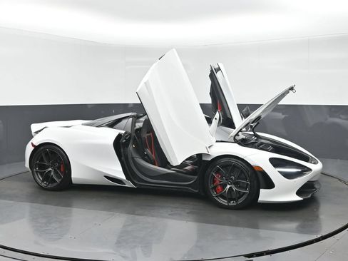 Used 2020 McLaren 720S Performance RWD image 37