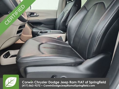 Used 2024 Chrysler Pacifica Touring-L image 20