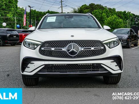 Used 2025 Mercedes-Benz GLC 350e 4MATIC image 9
