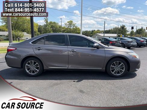 Used 2016 Toyota Camry SE w/ Moonroof Package FWD image 4