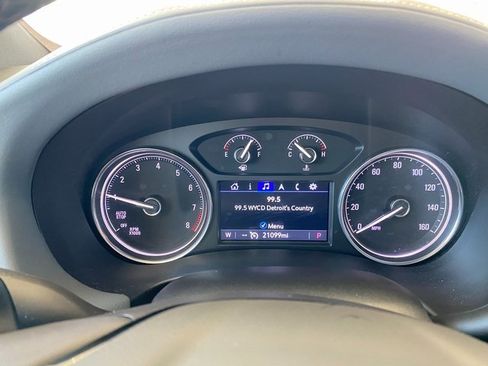 Used 2024 Buick Enclave Essence image 21