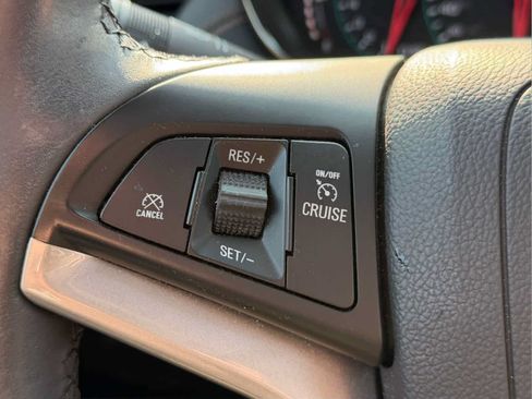 Used 2020 Chevrolet Trax LT w/ Sun & Sound Package FWD image 13