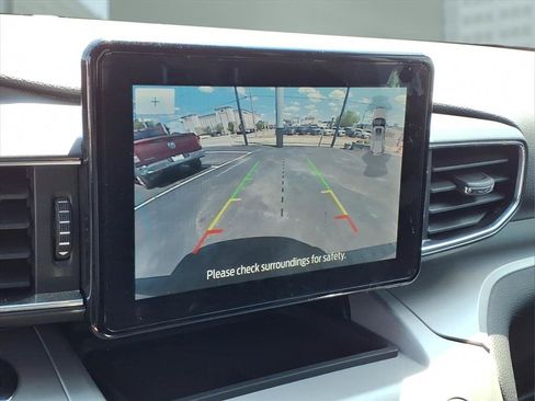 Used 2024 Ford Explorer XLT w/ Equipment Group 202A RWD image 4