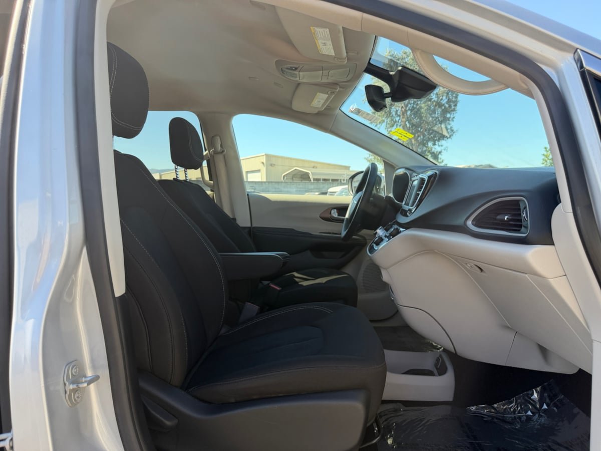 Used 2023 Chrysler Voyager LX FWD image 20