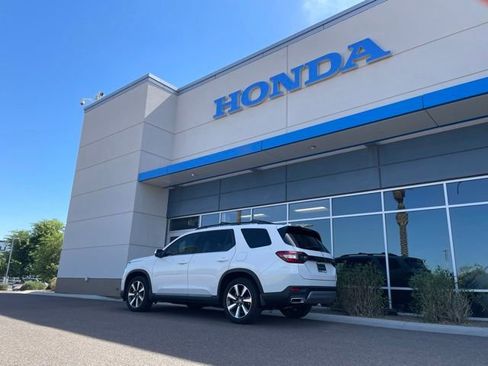 Certified 2025 Honda Pilot Touring image 19