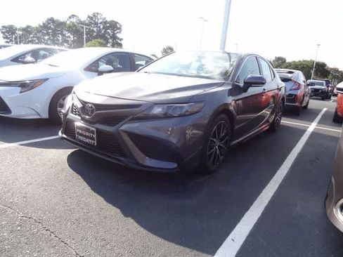 Used 2023 Toyota Camry SE w/ Cold Weather Package FWD image 1