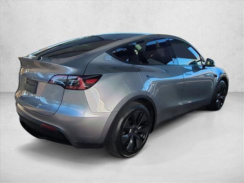 Used 2025 Tesla Model Y Long Range image 5
