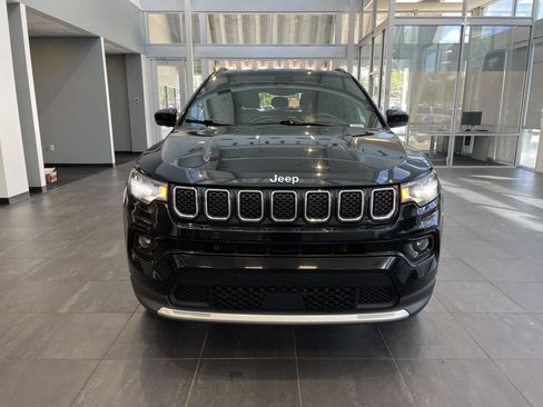 Used 2023 Jeep Compass Limited w/ Sun and Sound Group AWD/4WD image 3