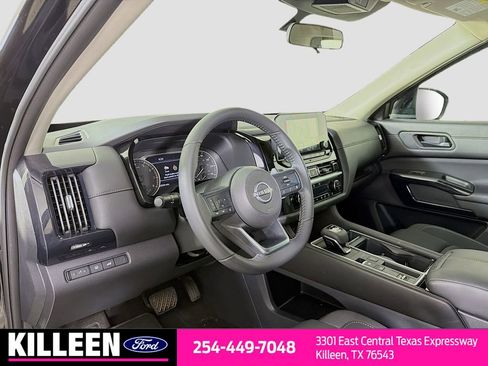 Used 2025 Nissan Pathfinder SV image 10
