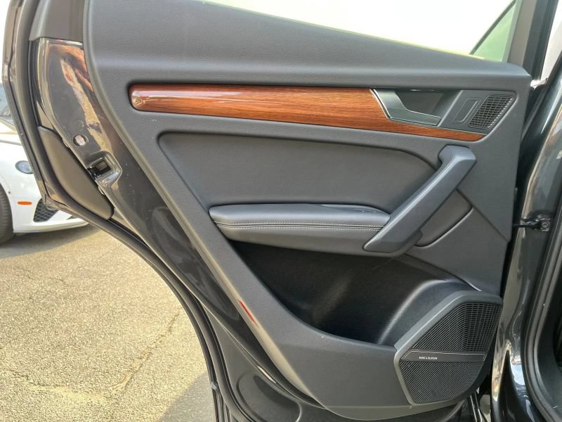 Used 2023 Audi Q5 2.0T Premium Plus w/ Premium Plus Package AWD/4WD image 18