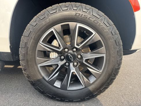 Used 2021 Chevrolet Tahoe Z71 w/ Rear Media and Nav Package image 12