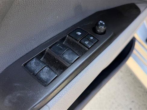 Used 2022 Toyota Camry LE w/ Carpet Mat Package (TMS) FWD image 11