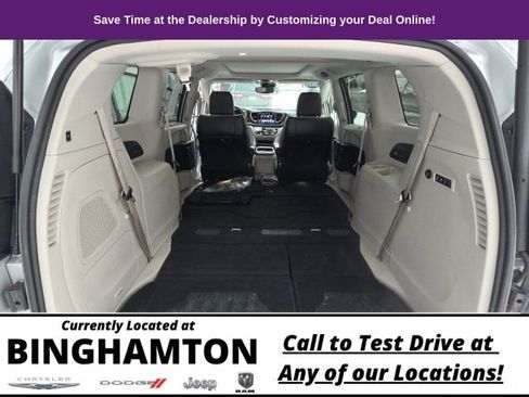 Used 2022 Chrysler Pacifica Limited image 14