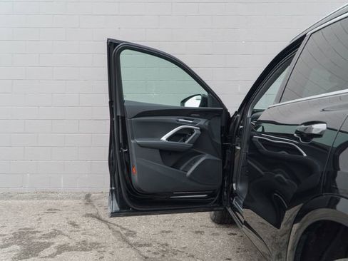 Used 2025 Audi Q5 Premium Plus w/ Premium Plus image 15