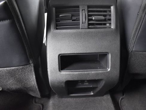 Used 2024 Mitsubishi Outlander SE image 11