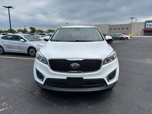 Used 2017 Kia Sorento FWD image 4