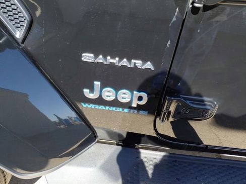 Used 2023 Jeep Wrangler Unlimited Sahara w/ Cold Weather Group AWD/4WD image 31