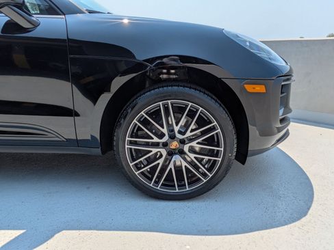 Certified 2025 Porsche Macan AWD/4WD image 11