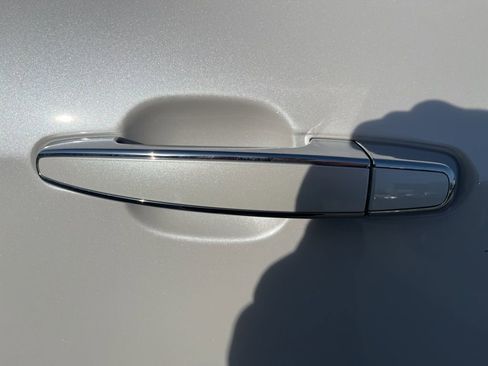 Used 2023 Chevrolet Equinox Premier image 18