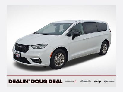 Used 2024 Chrysler Pacifica Touring-L