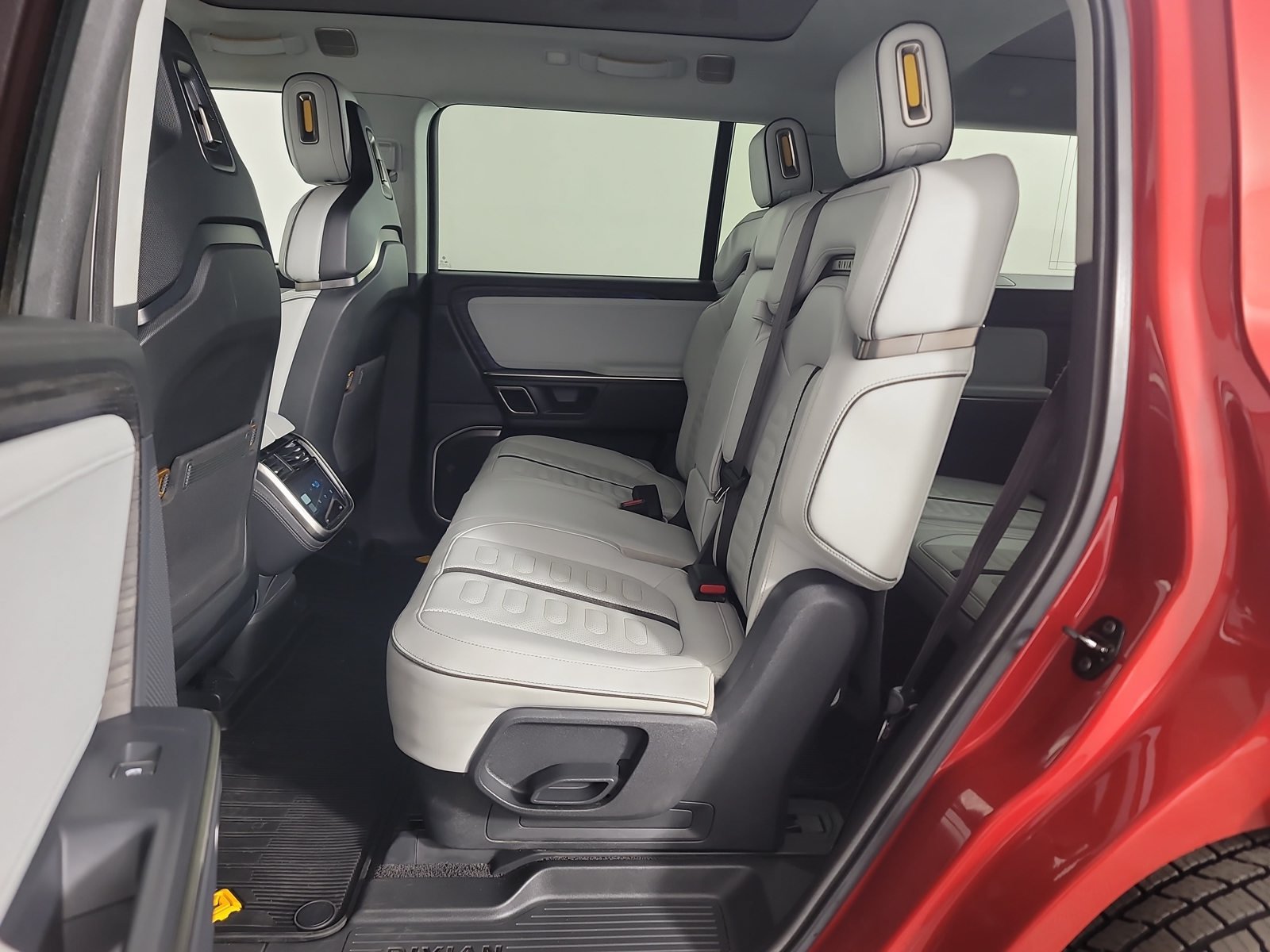 Used 2023 Rivian R1S Launch Edition Quad AWD/4WD image 21