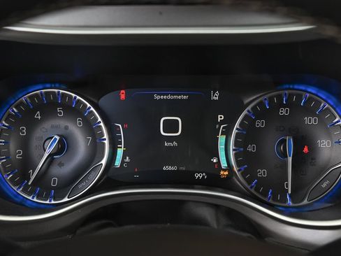 Used 2024 Chrysler Pacifica Touring-L FWD image 15