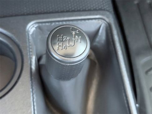 Used 2012 Toyota FJ Cruiser 4WD image 23