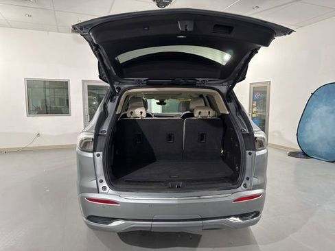 Used 2023 Buick Enclave Avenir w/ Avenir Technology Package AWD/4WD image 12