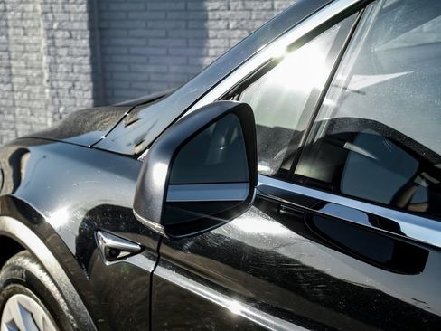 Used 2018 Tesla Model X 75D image 33