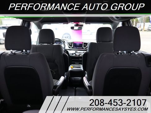 Used 2019 Chrysler Pacifica Touring Plus w/ Advanced Safetytec Group FWD image 11