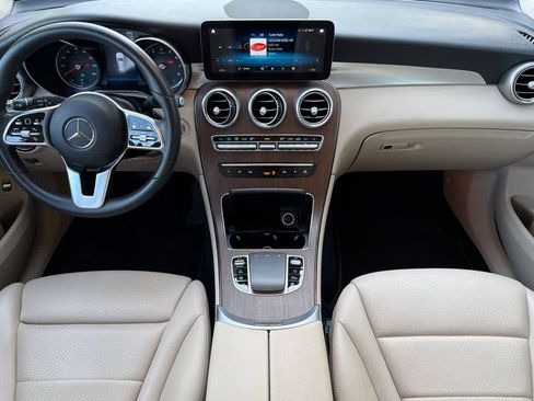 Used 2021 Mercedes-Benz GLC 300 4MATIC image 3