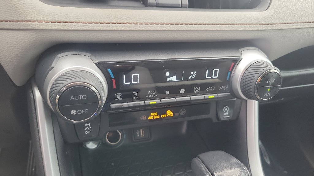 Used 2024 Toyota RAV4 XLE FWD image 15