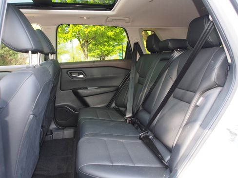 Used 2023 Nissan Rogue SV w/ SV Premium B Package image 18