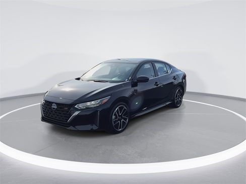 Used 2025 Nissan Sentra SR w/ SR Premium Package image 4