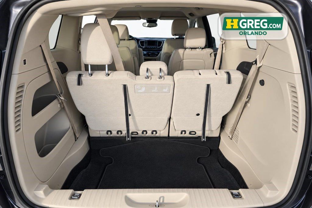 Used 2021 Chrysler Pacifica Touring-L FWD image 17