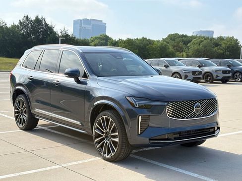 New 2026 Volvo XC90 B5 Plus w/ Protection Package Premier AWD/4WD image 4
