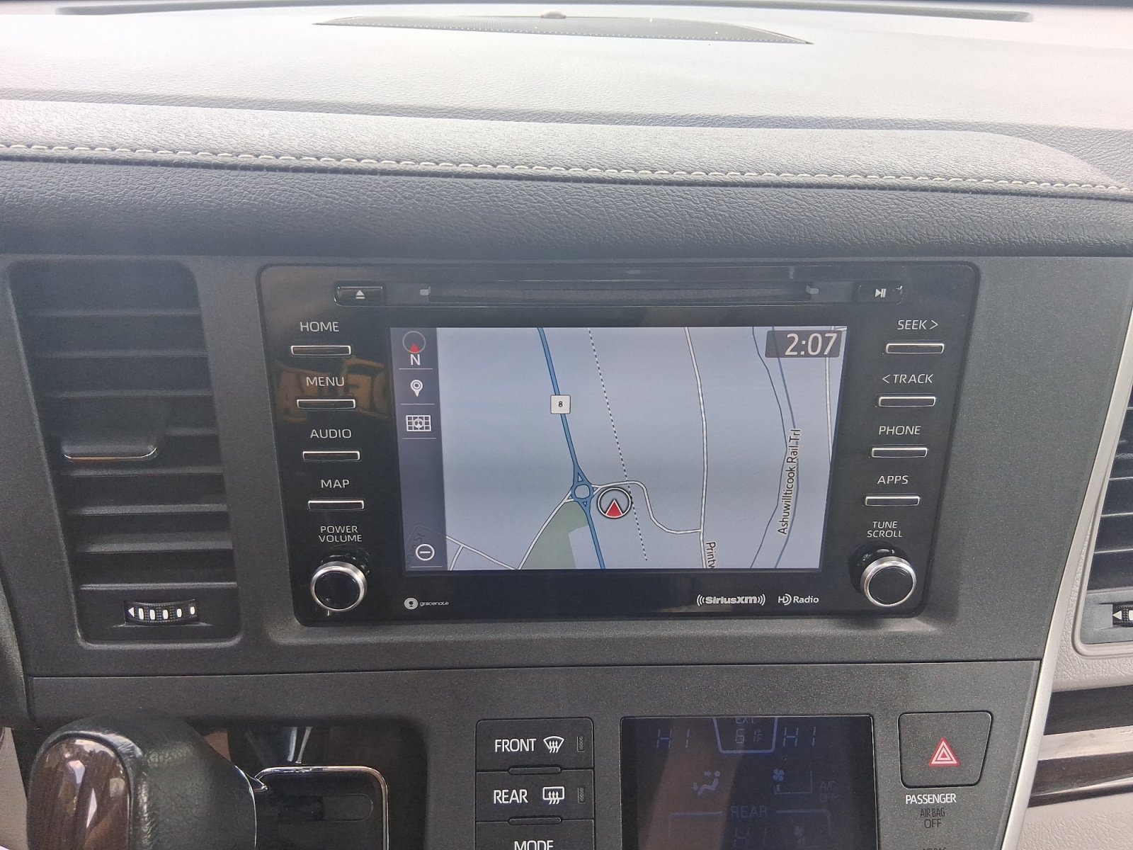 Used 2020 Toyota Sienna XLE w/ XLE Navigation Package FWD image 27
