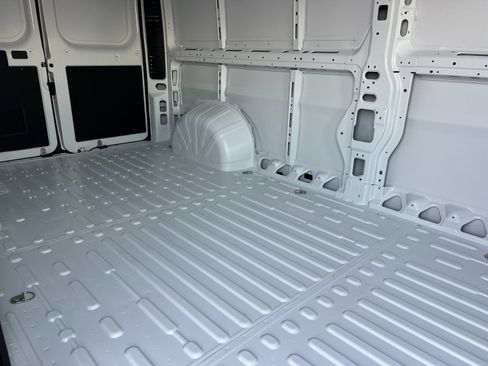 Used 2025 RAM ProMaster 2500 w/ Storage Group image 12